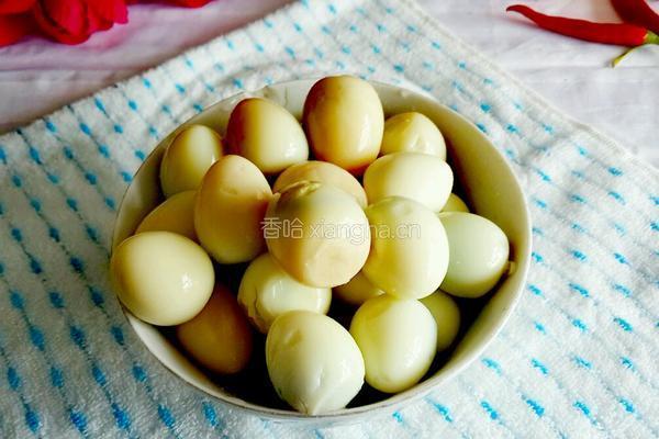 鹌鹑蛋拌豆腐的做法图解2