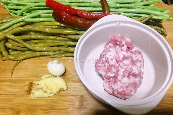 烂肉豇豆的做法图解1