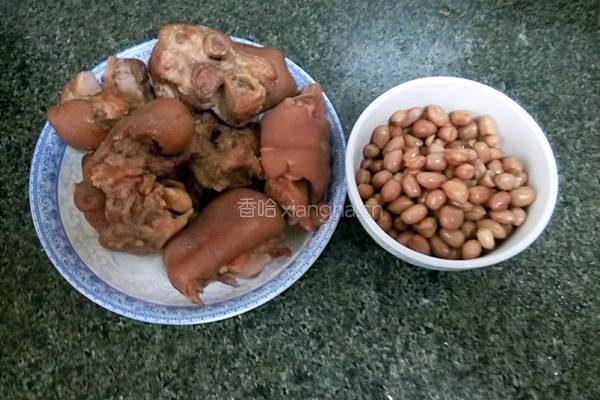 花生炖猪蹄的做法图解4