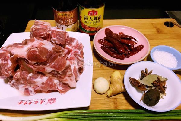 酱大骨头的做法图解1