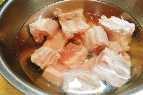 排骨烧毛豆的做法图解1
