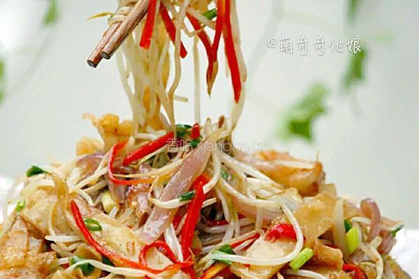 豆芽肉丝炒饼的做法图解1