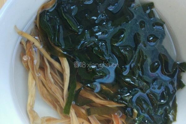 打卤手擀面的做法图解3
