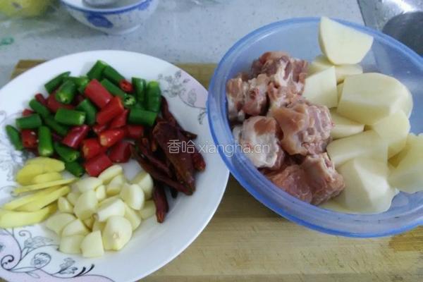 土豆排骨的做法图解2