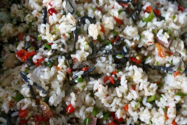 易门野生干巴菌炒饭的做法图解7