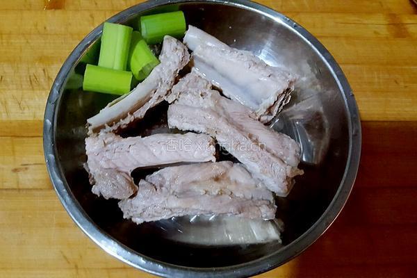 西洋参红枣炖排骨的做法图解3