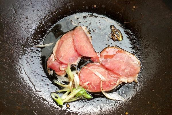 黄瓜木耳炒肉的做法图解7