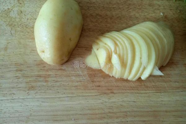 青椒土豆片炒肉的做法图解2