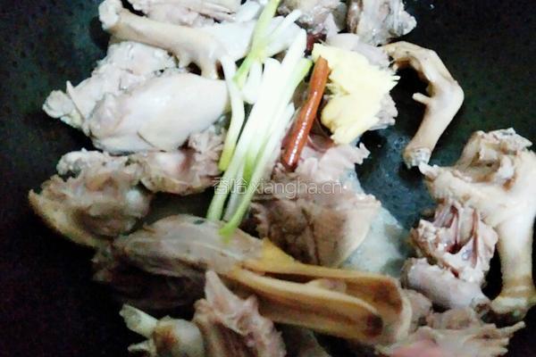 酸菜老鸭汤的做法图解3