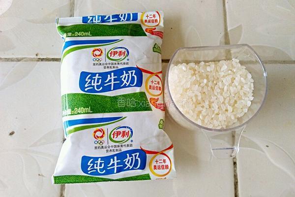 牛奶大米粥的做法图解1