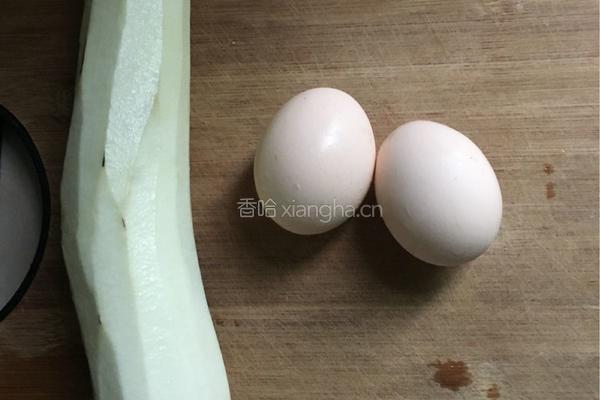 茄子炒蛋的做法图解1