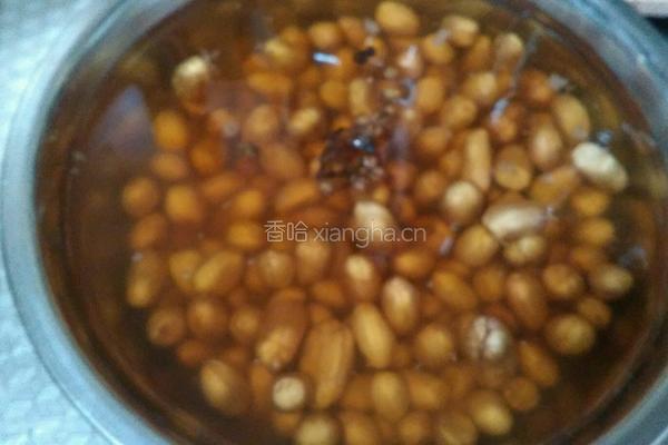 凉拌芹菜花生的做法图解1