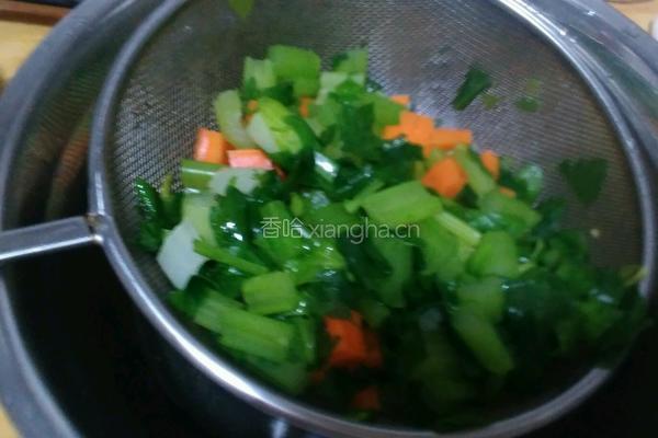 凉拌芹菜花生的做法图解7