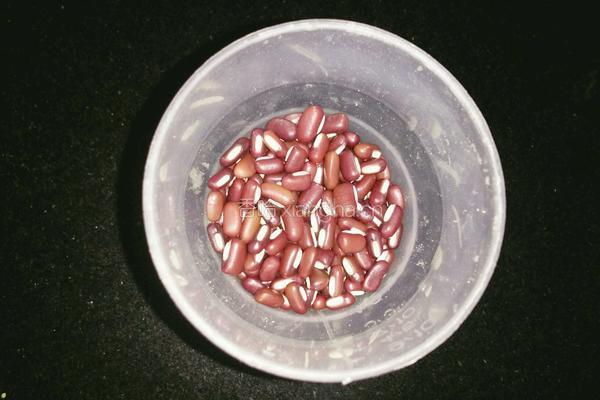 红豆薏米豆浆的做法图解2