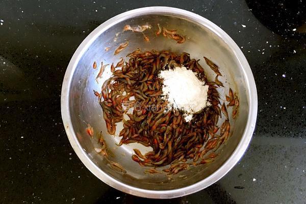 油炸小河虾的做法图解3