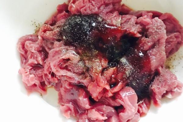 滑蛋牛肉粥的做法图解2