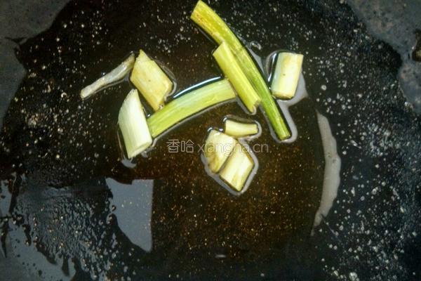 香菇土豆炖鸡肉的做法图解3