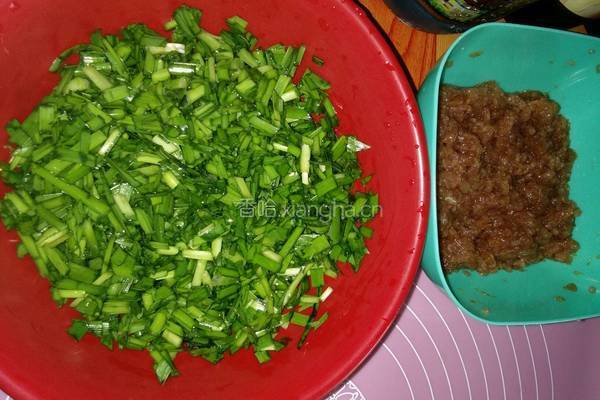 韭菜肉馅饺子的做法图解3