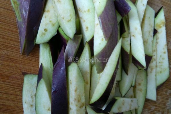 肉丝扒茄子的做法图解1