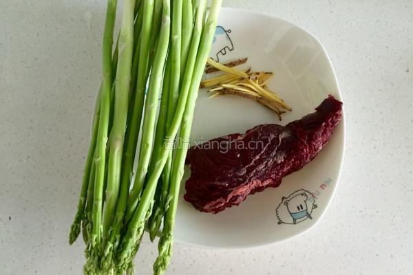 芦笋炒牛肉的做法图解1