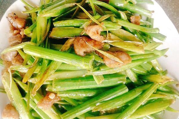 芹菜炒小酥肉片的做法图解10