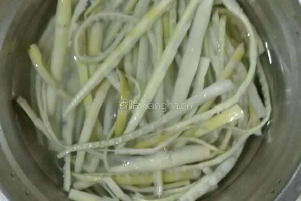 清炒笋片的做法图解2