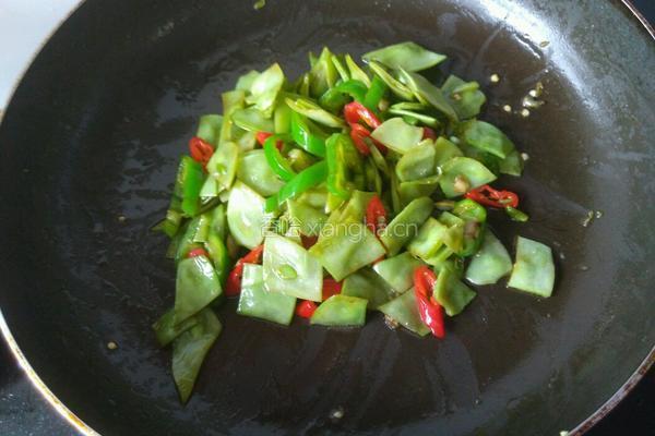 干煸梅豆的做法图解5