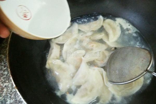 水煮饺子的做法图解7