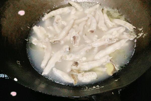 秘制泡椒凤爪的做法图解2