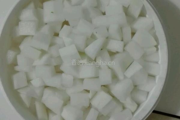 白萝卜蜂蜜水的做法图解1