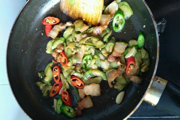 五花肉炒茄子的做法图解7