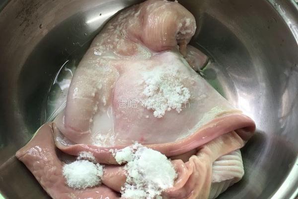 猪肚煲鸡汤的做法图解3