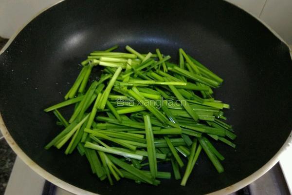 韭菜炒蚬肉的做法图解5