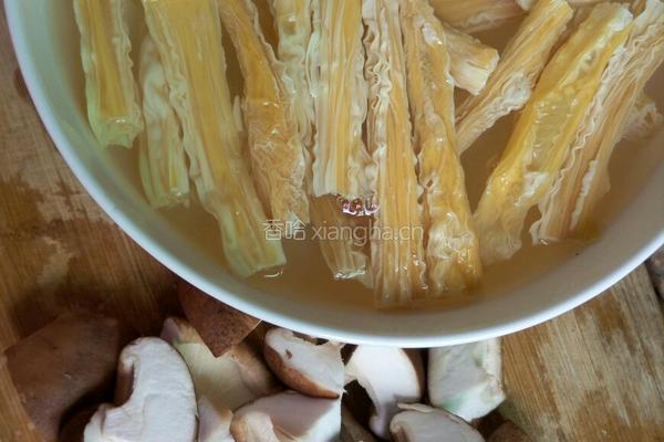 排骨焖腐竹的做法图解2