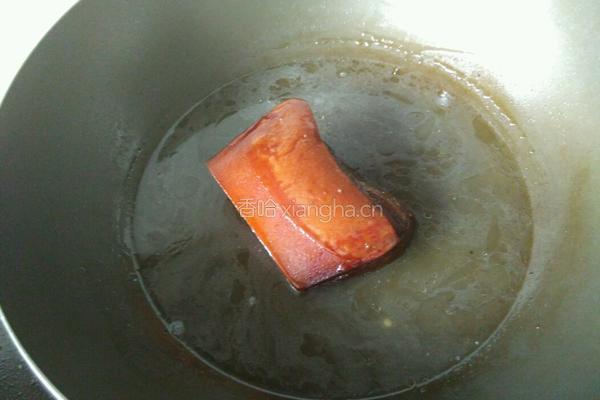 秋葵炒腊肉的做法图解1