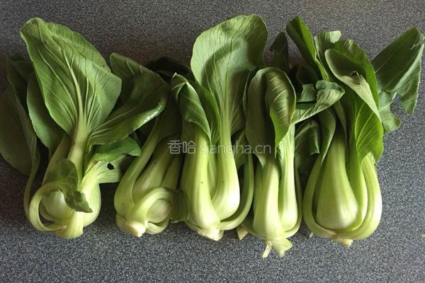 油菜炒虾皮的做法图解1