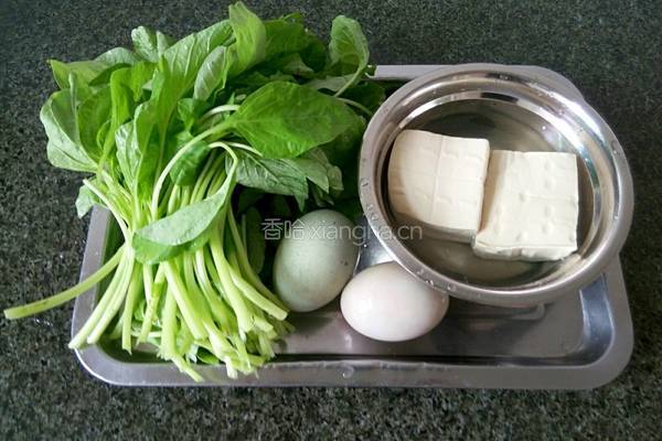 白苋菜豆腐滚双蛋的做法图解1