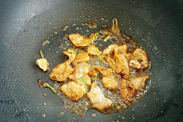 杏鲍菇胡箩卜炒肉的做法图解5