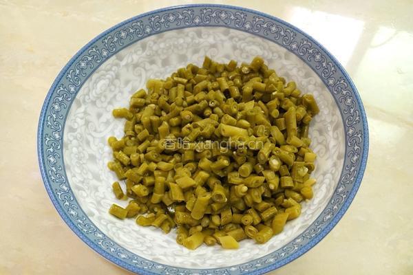 酸豆角肉沫的做法图解2