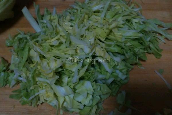圆白菜粉丝炒肉的做法图解3