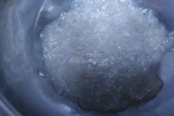 圆白菜粉丝炒肉的做法图解6
