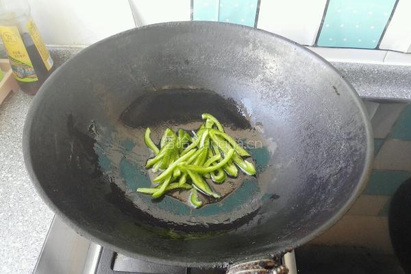 青椒肉丝炒饭的做法图解5