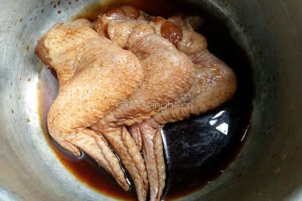 客家盐焗鸡翅的做法图解2