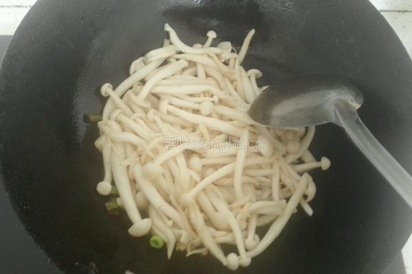 蟹味菇炒黑木耳的做法图解5