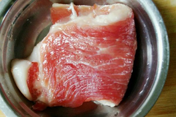 泡椒炒肉肉的做法图解1