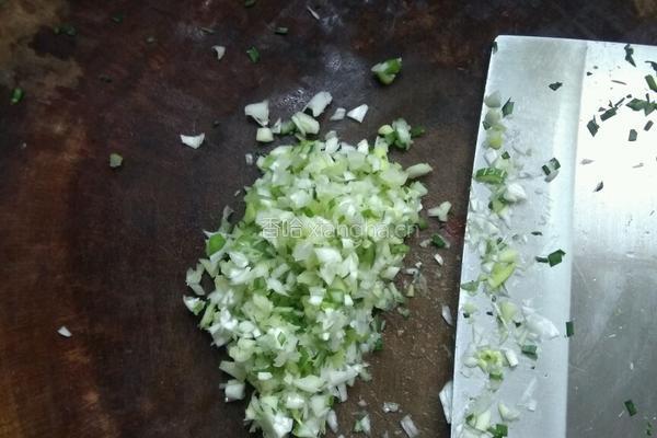 韭菜鸡蛋水饺的做法图解2