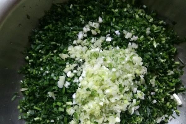 韭菜鸡蛋水饺的做法图解3