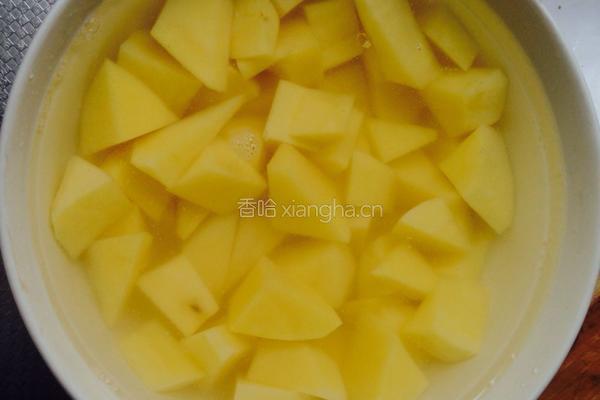 土豆烧肉的做法图解1