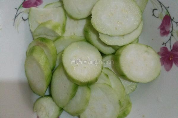 花蛤炒丝瓜的做法图解2