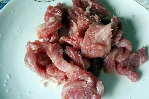 肉炒海鲜菇的做法图解2